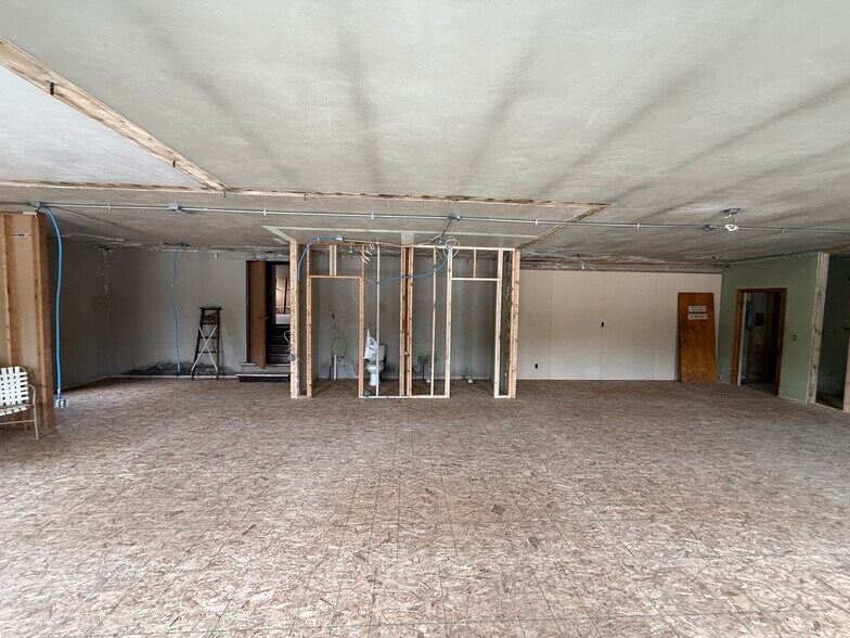 More Photos Of 10906-10910 US 24, Fort Wayne General Retail For Lease