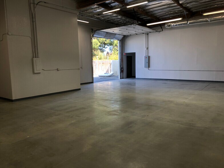 More Photos Of 1002-1004 Hanson Ct, Milpitas Manufacturing For Lease