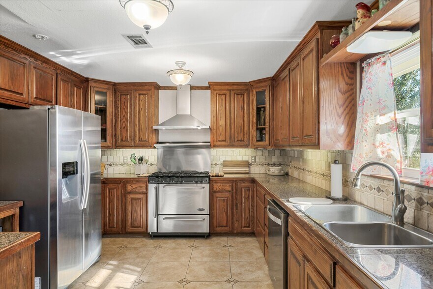 More Photos Of 28323 I-20, Wills Point Restaurant For Sale