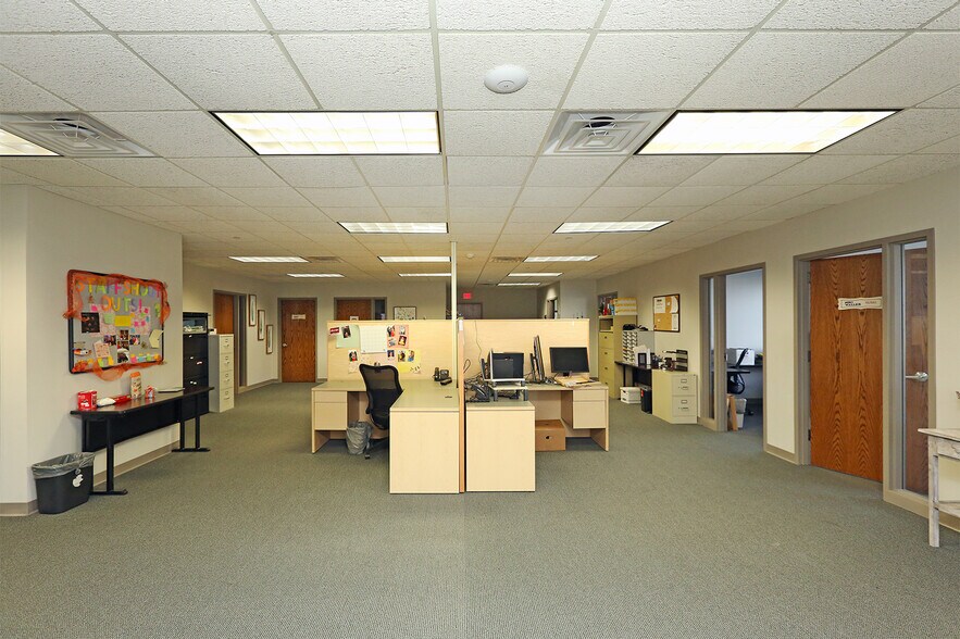 More Photos Of 7101-7199 Vista Dr, West Des Moines Coworking Space