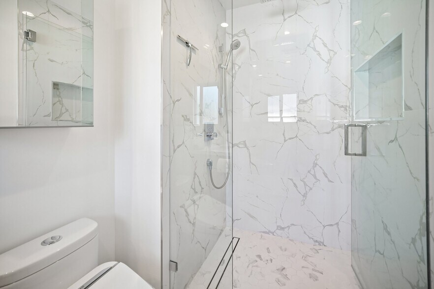 More Photos Of 8434 Oakdale Ave, Winnetka Multifamily For Sale