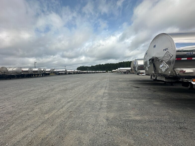 More Photos Of 1051 Aqua Dr, Haughton Distribution For Sale