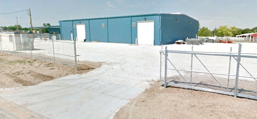 More Photos Of 1010 Mobeetie St, Canadian Light Distribution For Lease