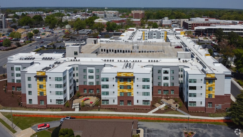 More Photos Of 306 E 10TH St, Greenville Apartments For Lease