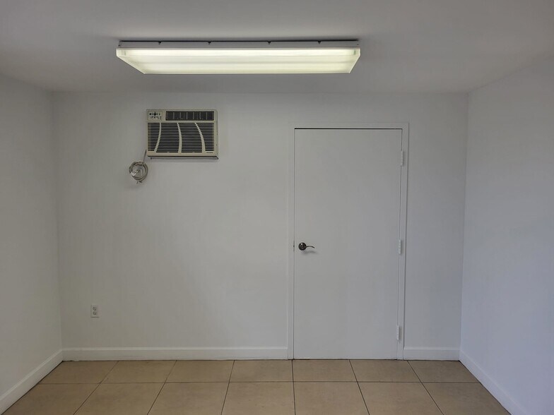 More Photos Of 8300-8376 NW 74th Ave, Medley Warehouse For Lease