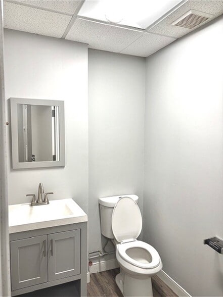 More Photos Of 308-312 Wyndhurst Ave, Baltimore Storefront Retail Office For Lease