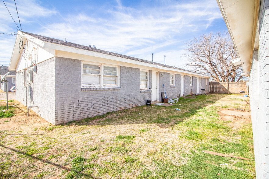 Primary Photo Of 2715 E 2nd St, Lubbock Apartments For Sale