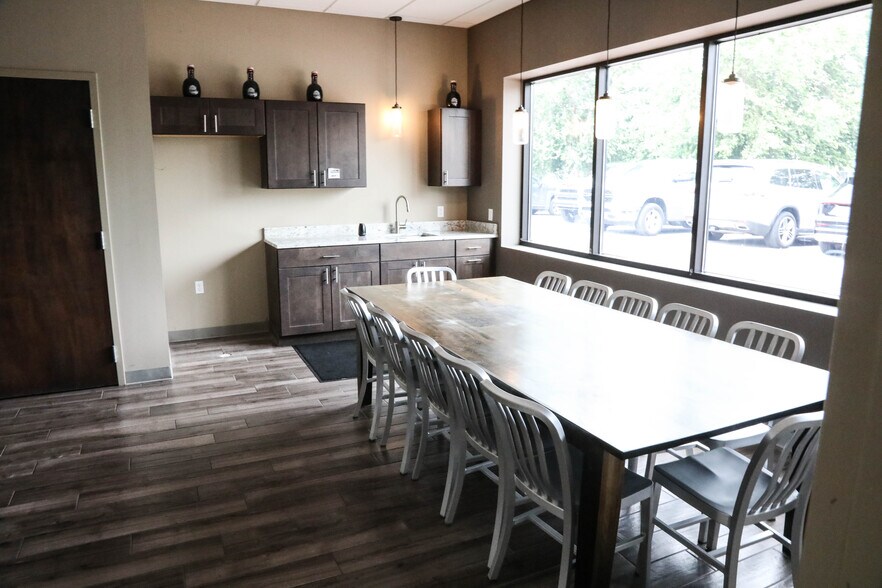 More Photos Of 1935 W 25th St, Cleveland General Retail For Sale