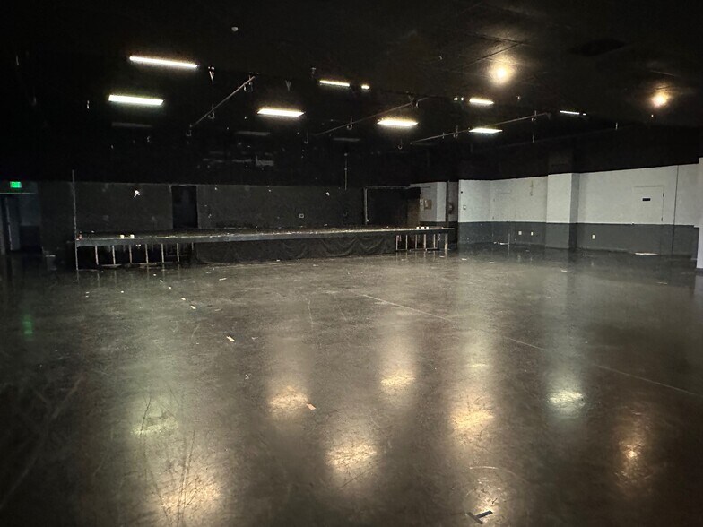 More Photos Of 310 W Wendell Jacob Ave, Angola Freestanding For Lease