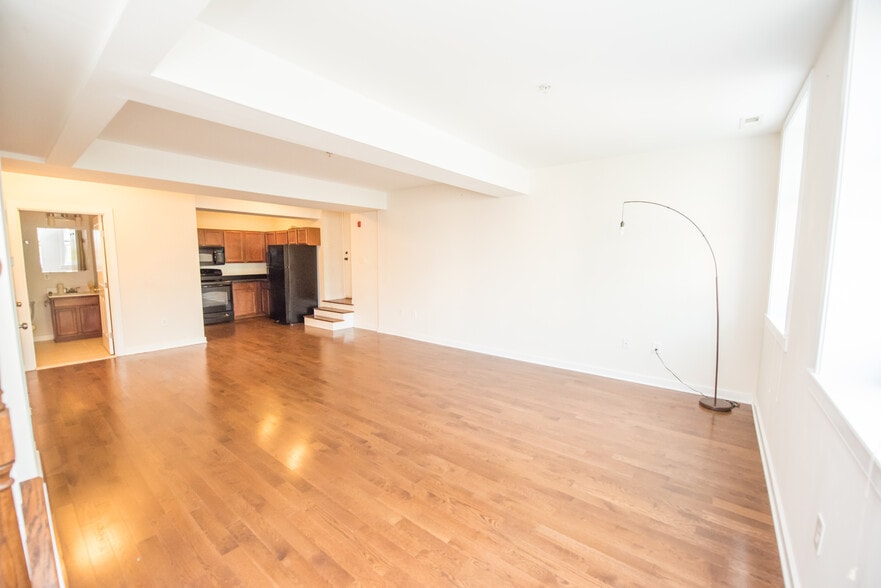 More Photos Of 803-807 Washington Blvd, Baltimore Storefront Retail Residential For Lease