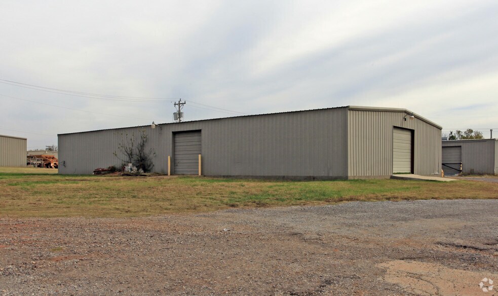 More Photos Of 815 S Sunnylane Rd, Moore Unknown For Lease