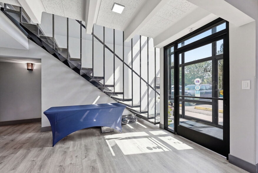 More Photos Of 2311 S Platte River Dr, Denver Showroom For Lease