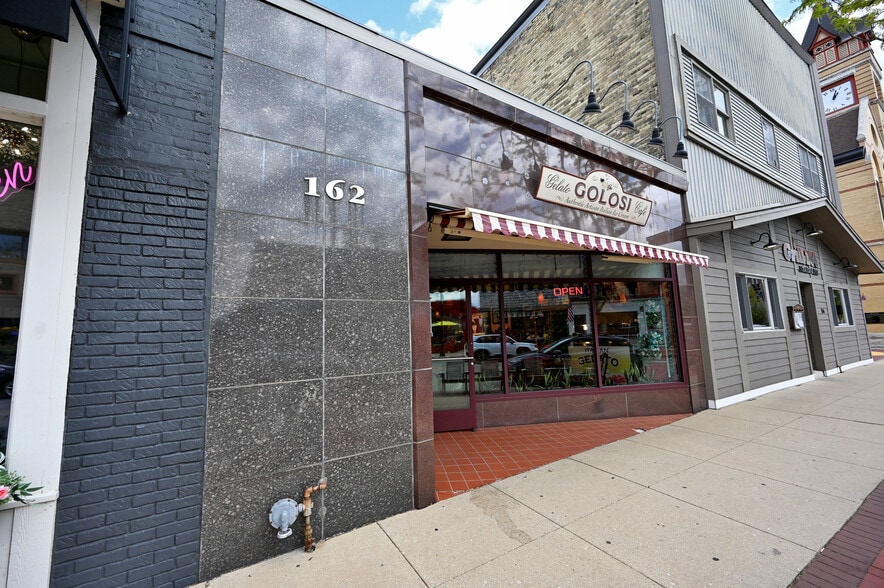 More Photos Of 162 E Wisconsin Ave, Oconomowoc General Retail For Sale