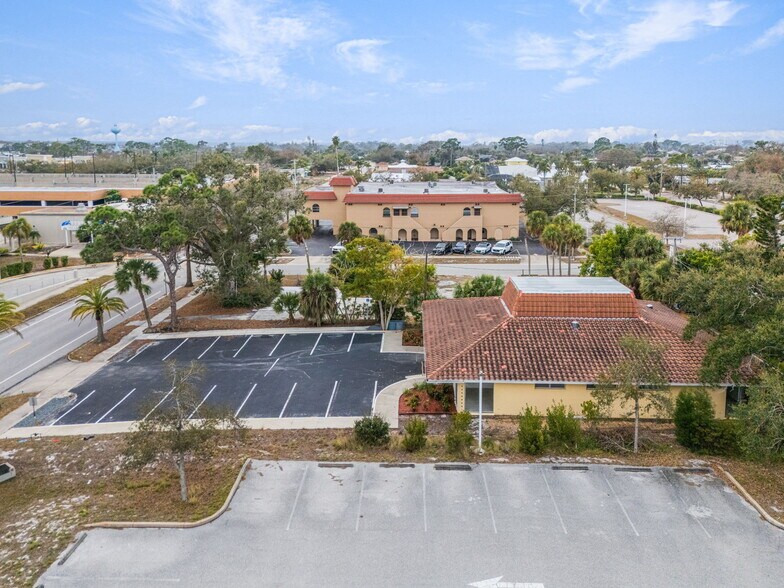 More Photos Of 540 Nokomis Ave S, Venice Medical For Lease