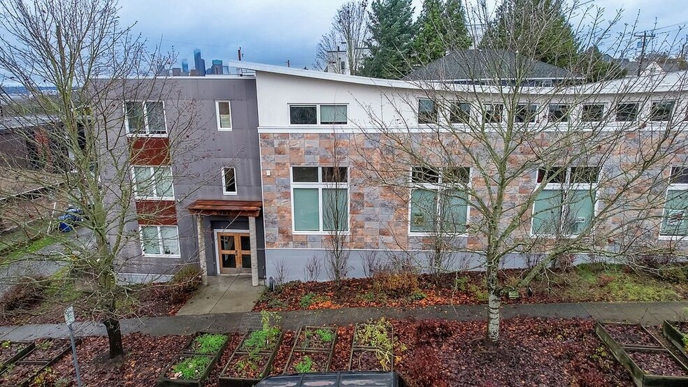 More Photos Of 1322 S Bayview St, Seattle Specialty For Sale