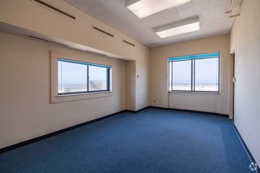 More Photos Of 1352 Lighthouse Ave, Pacific Grove Office For Lease