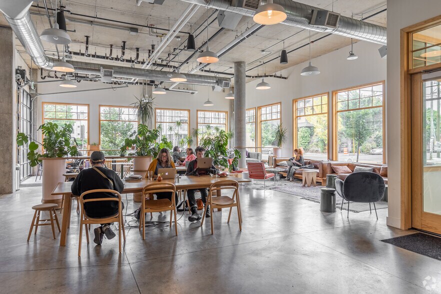 More Photos Of 1616 E Burnside St, Portland Hotel For Sale