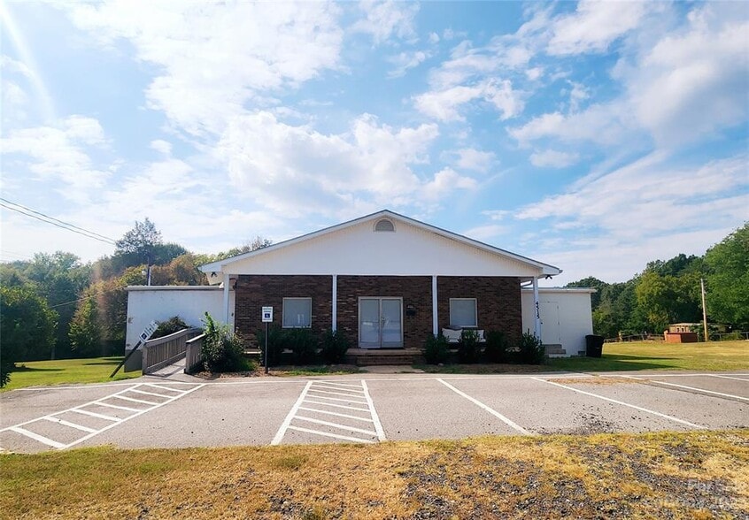 Primary Photo Of 4515 Beaty Rd, Gastonia Loft Creative Space For Sale