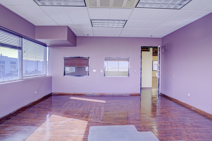 More Photos Of 6525 S Bruce St, Las Vegas Warehouse For Lease