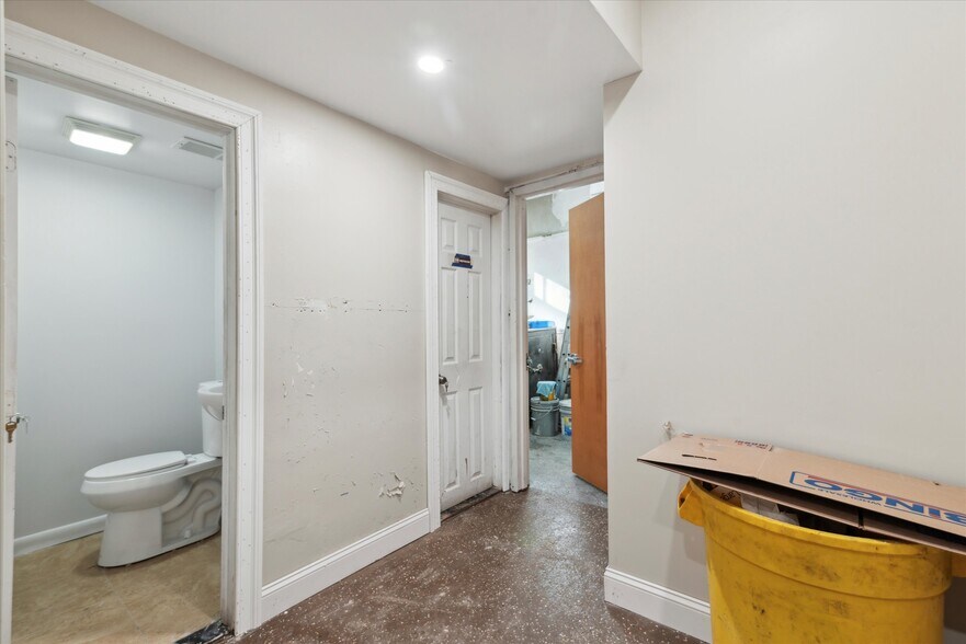 More Photos Of 5000-02 City Ave, Philadelphia Freestanding For Sale
