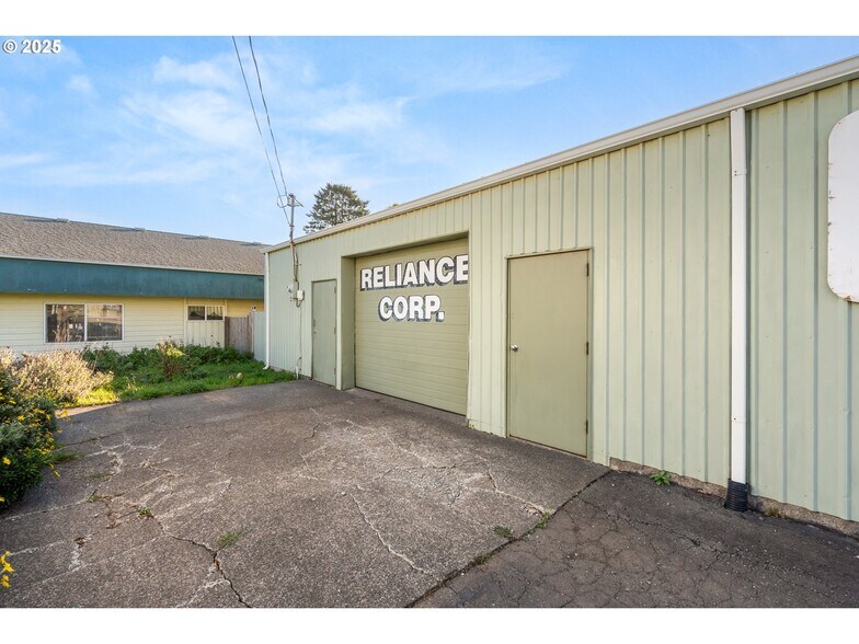 More Photos Of 16218 W Hoffeldt Ln, Brookings General Retail For Sale