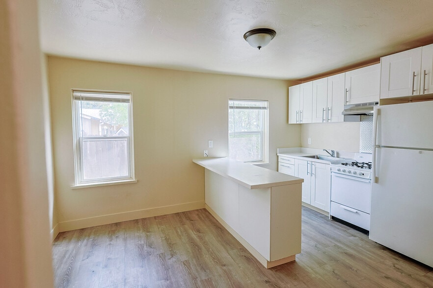 More Photos Of 1701 Lake St, Calistoga Apartments For Sale