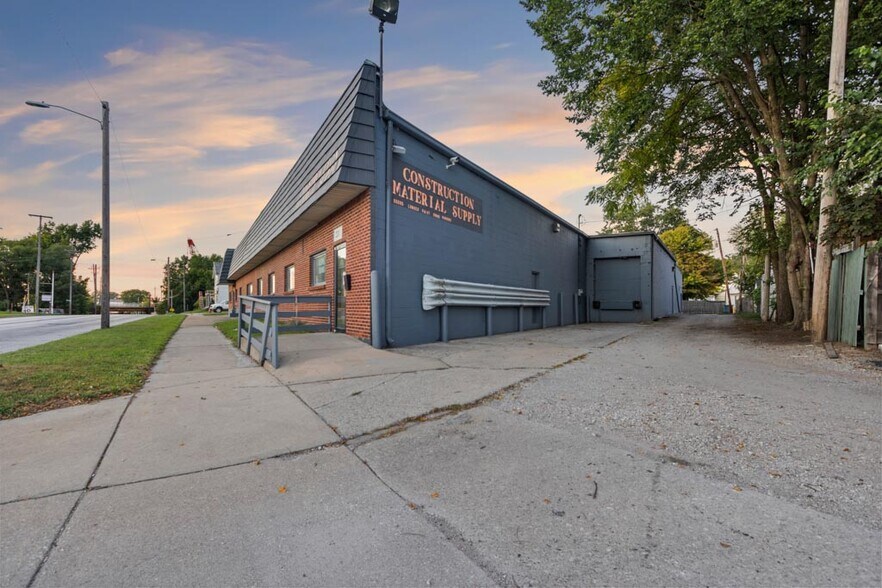 More Photos Of 223 Fearing Blvd, Toledo Freestanding For Lease