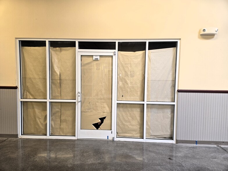 More Photos Of 300 Clinchfield St, Kingsport Storefront For Lease