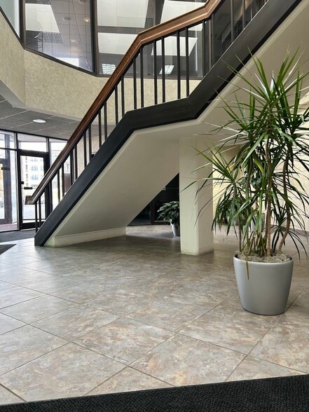More Photos Of 601-611 N Barker Rd, Brookfield Office For Lease
