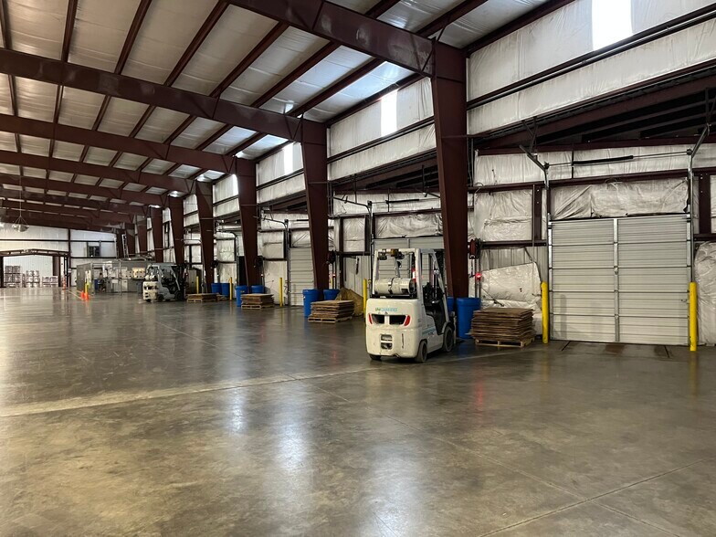 More Photos Of 106 Trooper Dr, Hot Springs National Park Distribution For Lease