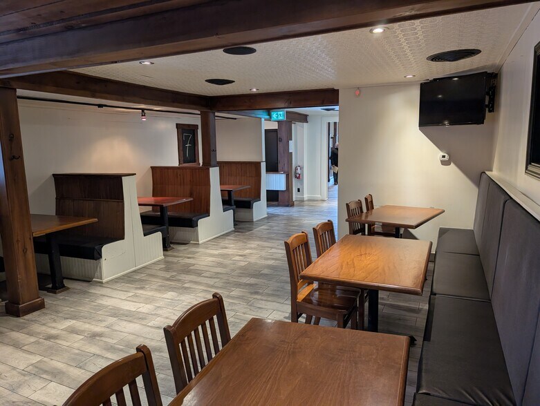 More Photos Of 2300 Wharncliffe Rd S, London Restaurant For Sale