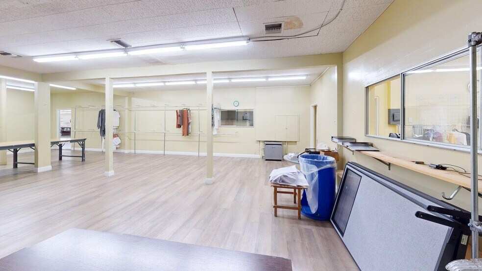 More Photos Of 206 W 140th St, Los Angeles Warehouse For Lease