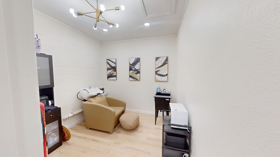 More Photos Of 1404 S Bridge St, Brady Loft Creative Space For Sale