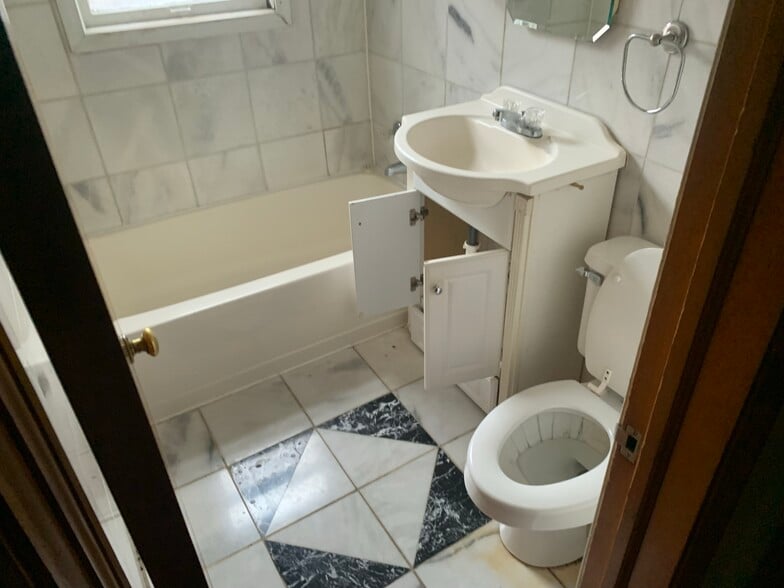 More Photos Of 2521 Noble Rd, Cleveland Heights Apartments For Sale