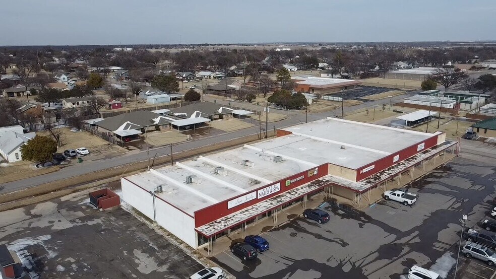 More Photos Of 400 W Park Ave, Iowa Park General Retail For Lease