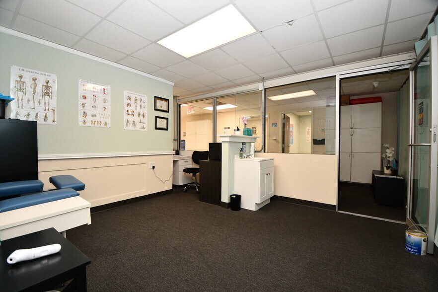 More Photos Of 7118 Harrisburg Blvd, Houston Medical For Sale