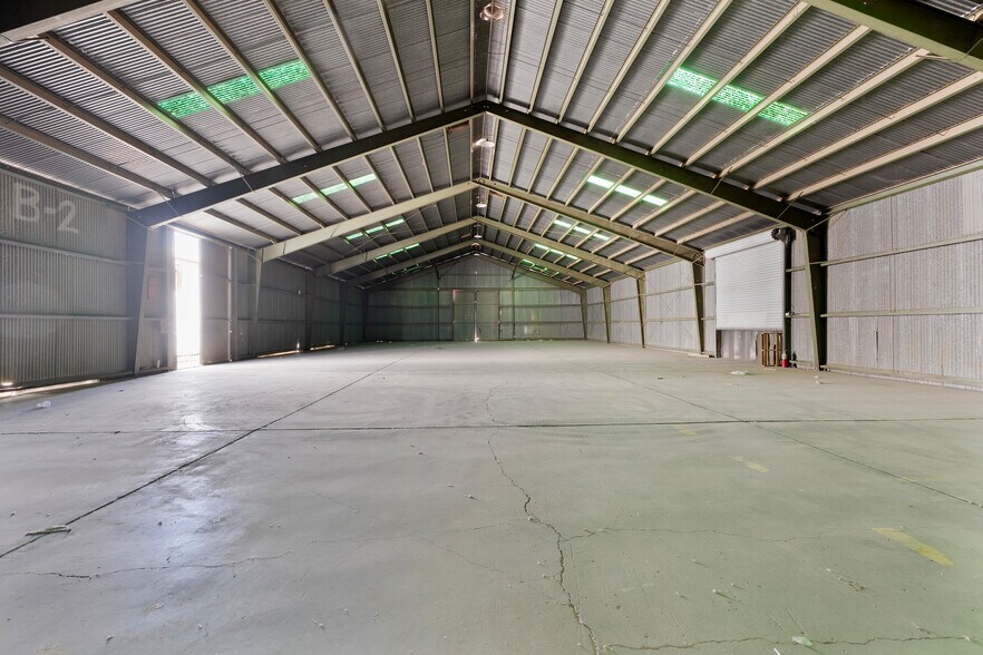 More Photos Of 220 E Commercial Ave, El Centro Manufacturing For Sale