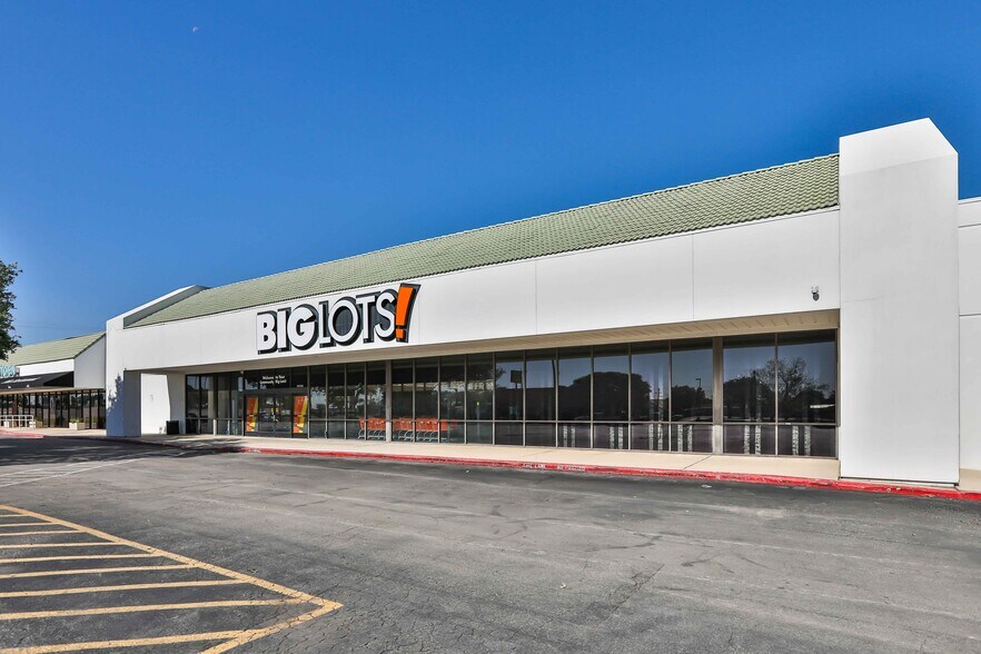 More Photos Of 1739 SW Loop 410, San Antonio General Retail For Sale