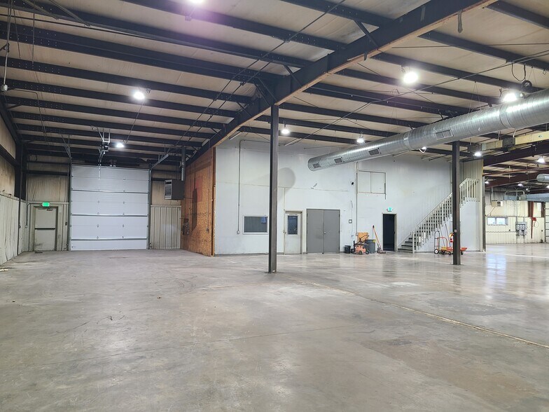 More Photos Of 7007 Trafalgar St, Fort Wayne Light Manufacturing For Lease