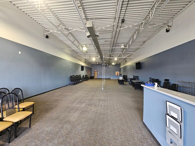 More Photos Of 1811-1833 Mckees Rocks Rd, McKees Rocks Storefront For Lease