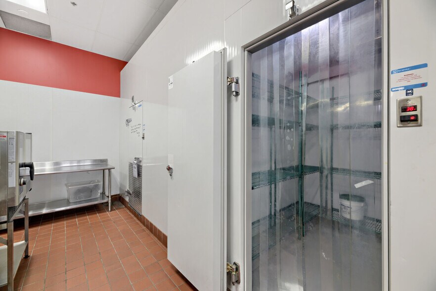 More Photos Of 6200 Leetsdale Dr, Denver Storefront For Lease
