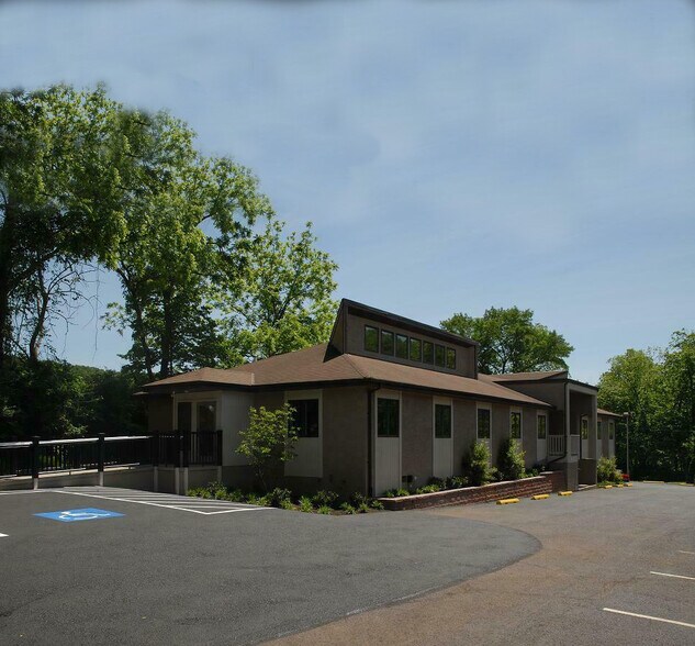 More Photos Of 102 Memorial Rd, Schwenksville Medical For Sale