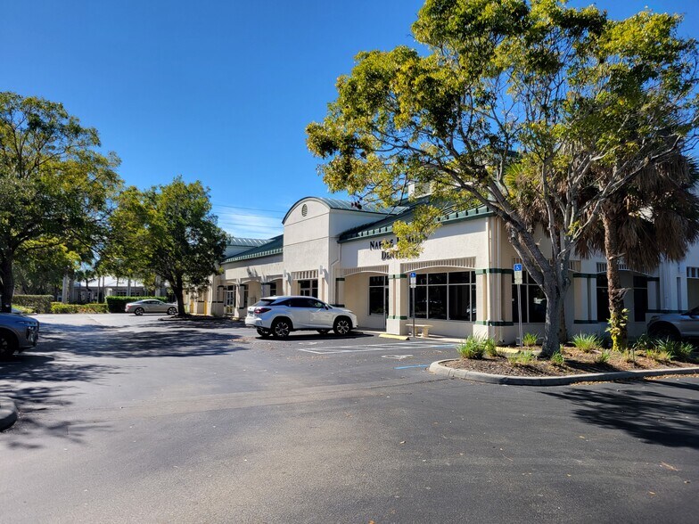 More Photos Of 877 111th Ave N, Naples Office For Lease