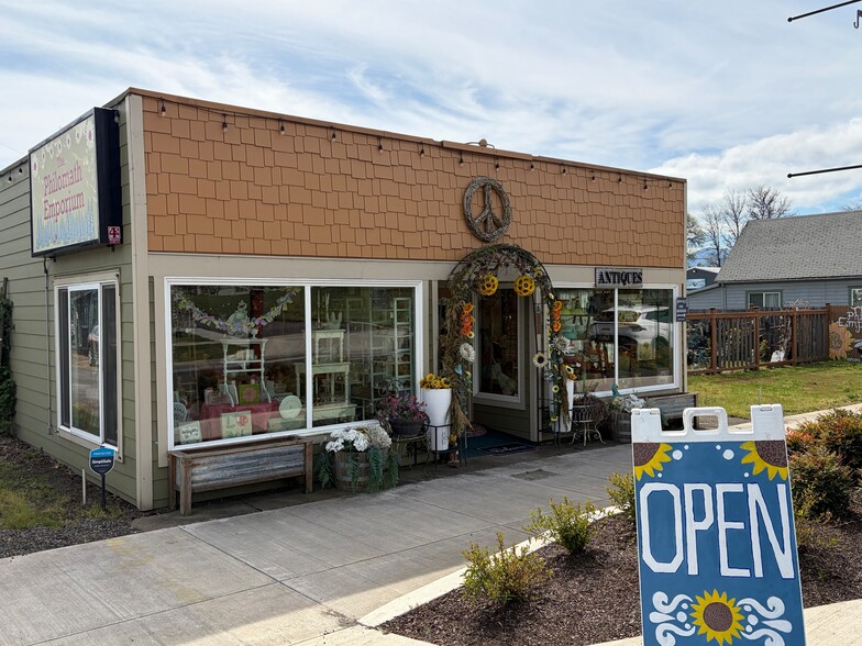 More Photos Of 1120 Main St, Philomath Freestanding For Lease