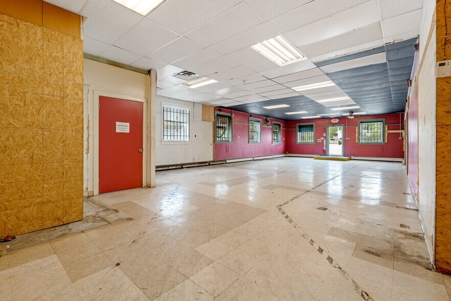 More Photos Of 28 Collins St, Seabrook Flex For Sale