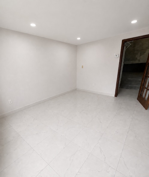 More Photos Of 8012-8076 W 21st Ave, Hialeah Warehouse For Sale