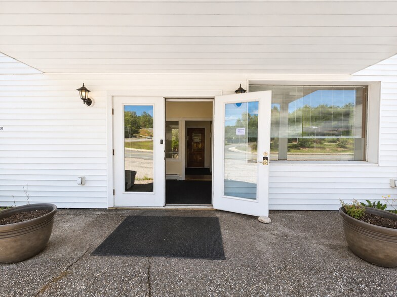 More Photos Of 760 Main St, Franconia Storefront Retail Office For Lease
