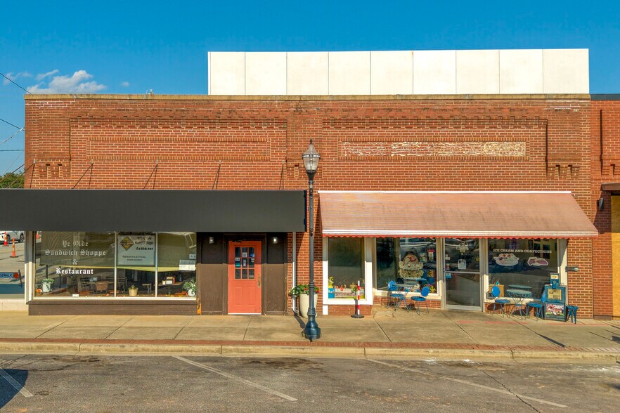 Primary Photo Of 118-124 N Townville St, Seneca Storefront For Sale