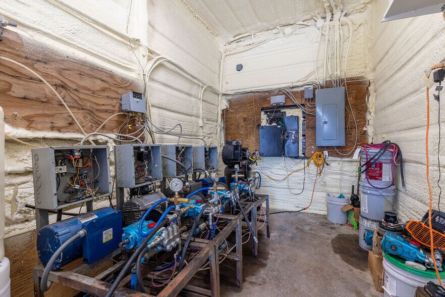 More Photos Of 617 N Ellis St, Groesbeck Carwash For Sale