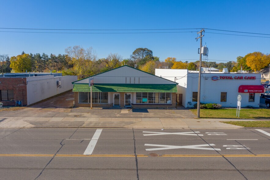 More Photos Of 5213 W Broadway Ave, Minneapolis Auto Dealership For Lease